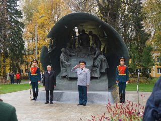 Торжественное открытие скульптурной композиции. Фото: Анастасия Ибрагимова / Научная Россия