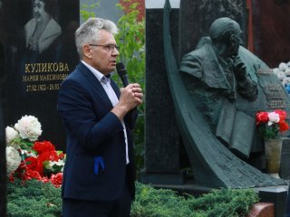 Торжественное открытие памятника академику Владимиру Фортову. Фото: Николай Малахин / «Научная Россия»