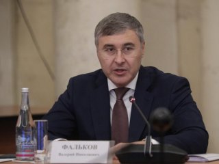 Валерий Фальков доложил президенту о проработке ситуации с зарплатами учёных. Фото: Николай Мохначев / Научная Россия 