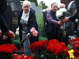 Торжественное открытие памятника академику Владимиру Фортову. Фото: Николай Малахин / «Научная Россия»