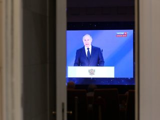 21 апреля - Второй день общего собрания РАН. Слушаем обращение президента России в прямом эфире. Фото: Николай Малахин, Николай Мохначев, Андрей Луфт