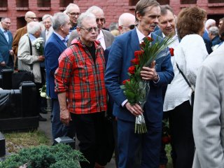 Торжественное открытие памятника академику Владимиру Фортову. Фото: Николай Малахин / «Научная Россия»