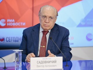 "Мы находимся в преддверии больших событий..." Пресс-конференция В. Садовничего. Фото пресс-центра МИА "Россия сегодня"