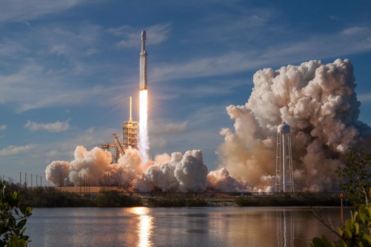 Ракета. Источник: SpaceX on Unsplash