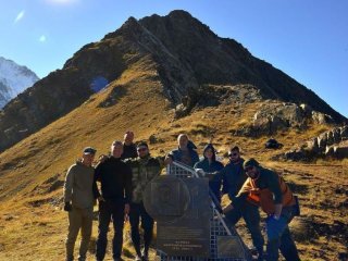 Памятник выдающемуся ученому А.В. Каляеву установлен в горах Северной Осетии. Фото: Анатолий Каляев / архив ЮФУ