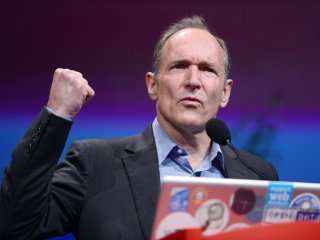 Тим Бернерс-Ли призвал решить проблему ложной информации в сети