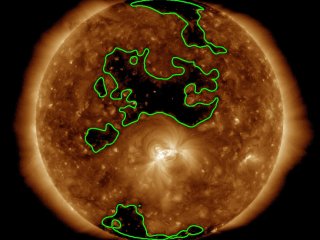 Учёные обучили нейросеть искать корональные дыры на Солнце