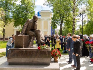 В Сарове открыт памятник Андрею Сахарову…