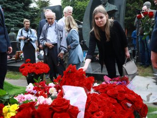 Торжественное открытие памятника академику Владимиру Фортову. Фото: Николай Малахин / «Научная Россия»