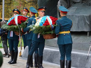 Торжественное открытие скульптурной композиции…