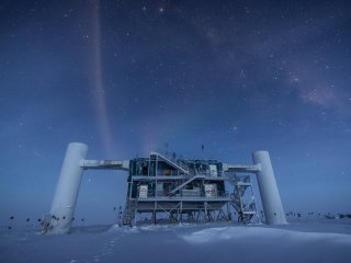 Космические нейтрино рождаются квaзарaми