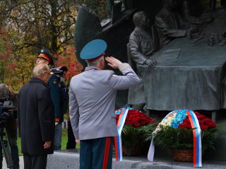 Торжественное открытие скульптурной композиции…