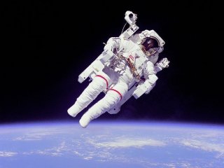 7 февраля 1984 года. Первый свободный полет человека в открытом космосе