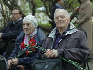 Возложение цветов ветеранами РАН