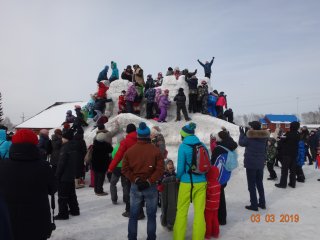 Взятие снежного городка.