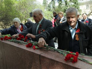 «Не говори с тоской: их нет; но с благодарностию: были»