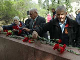 Возложение цветов ветеранами РАН