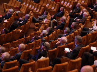 Во время Общего собрания академики слушали обращение В.Путина…