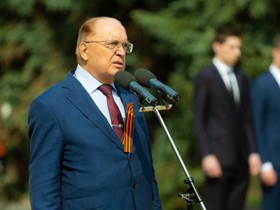 В МГУ прошел митинг ко Дню Победы