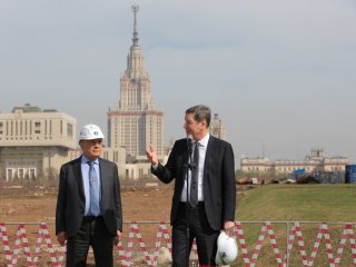 Ректор МГУ академик В.А. Садовничий и первый заместитель председателя Государственной думы А.Д. Жуков. Фото: Ольга Мерзлякова / «Научная Россия»