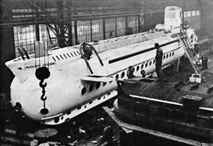 27 февраля 1964 года. Спущена на воду первая пассажирская субмарина